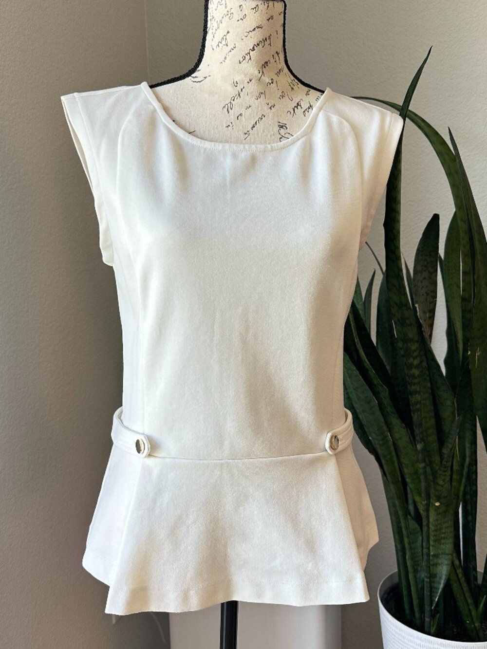 Ann Taylor Petite Ivory Sleeveless Peplum Back Zip Top Blouse MP